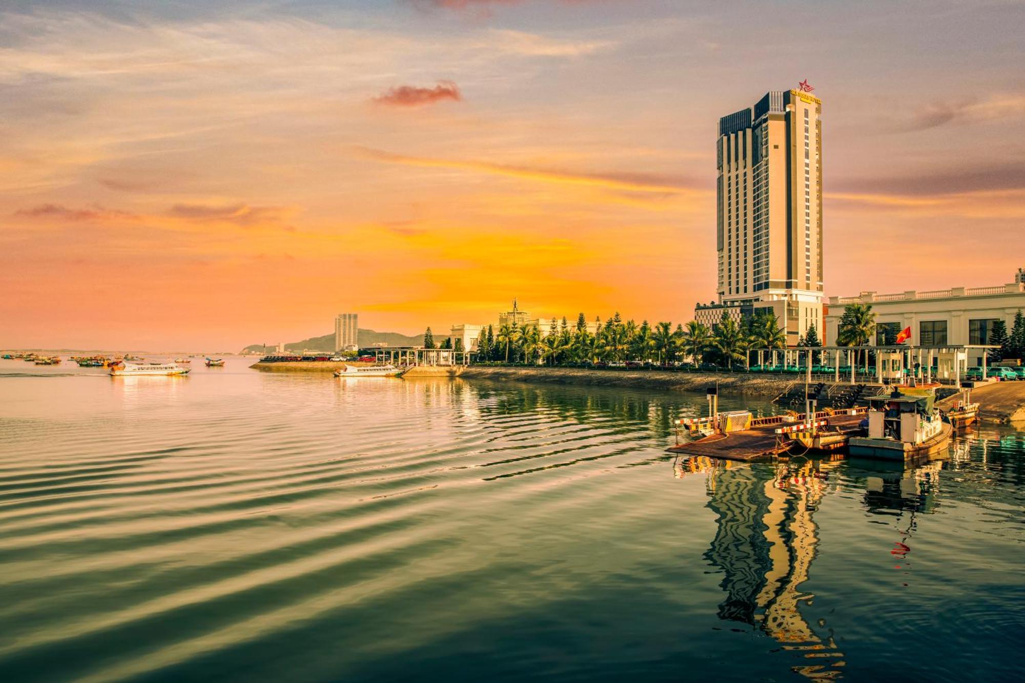 Hotel Radisson Blu Ha Long Bay Exterior foto